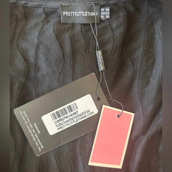 PrettyLittleThing Plus Black Textured Wrap Front Mini Dress NWT Size 22 - Picture 3 of 8